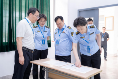 <strong>通信员:陈旭东）正在全面落实食物平安“</strong> 