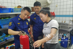 消防监视员对餐饮场合消防设备器材、分散通道